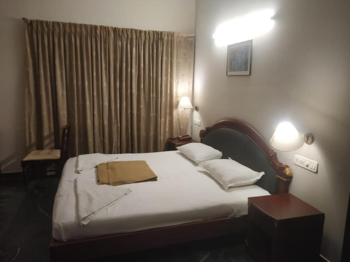 Karthika Residency Apartamento Kochi Exterior foto